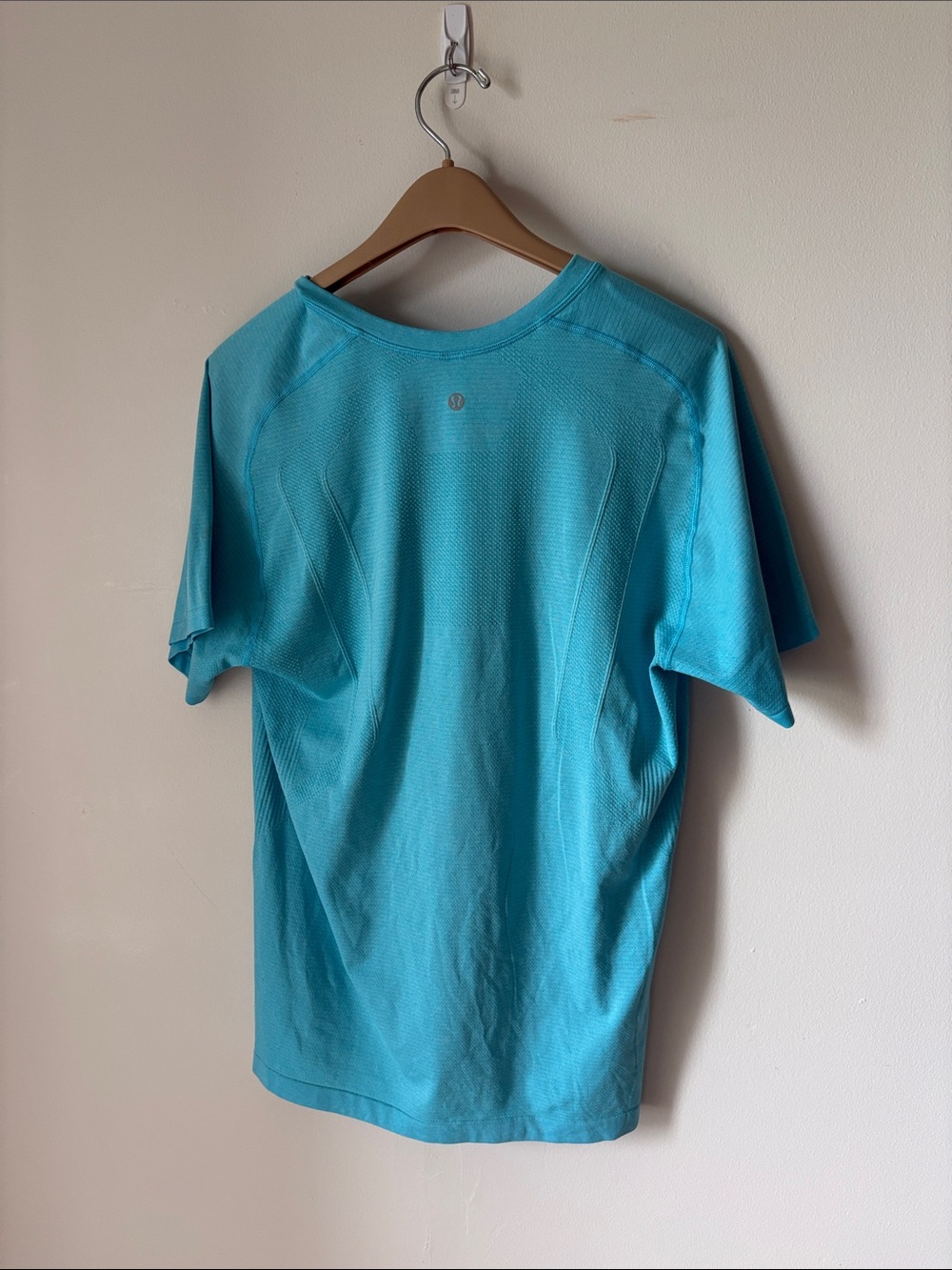lululemon athletica Men's Short Sleeve Tee